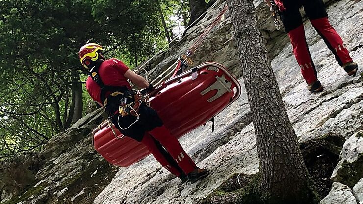 Sauvetage en hauteur des Sapeurs-pompiers professionnels de Bienne - Descente en rappel en falaise