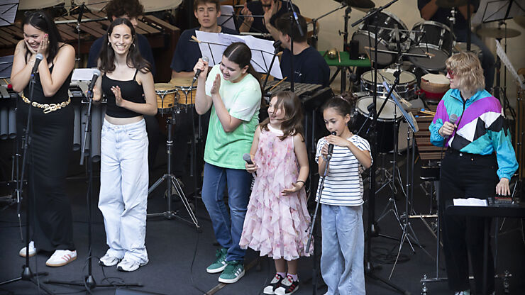 Les enfants de l'École de musique de Bienne chantent pour Nemo